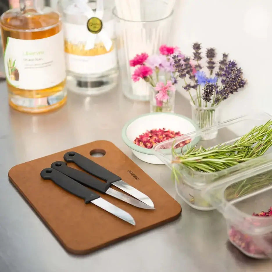 COMBEKK | Recycled Paper Cutting Board 20x30 cm Brown | Made in Holland